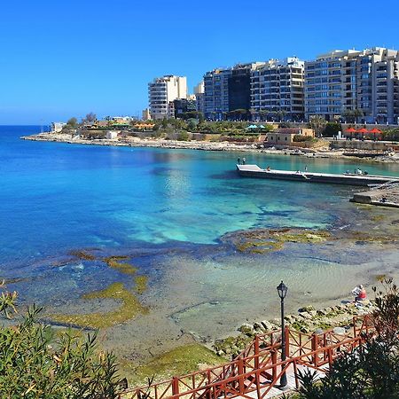 Marvellous Seafront Apartment Слима Екстериор снимка