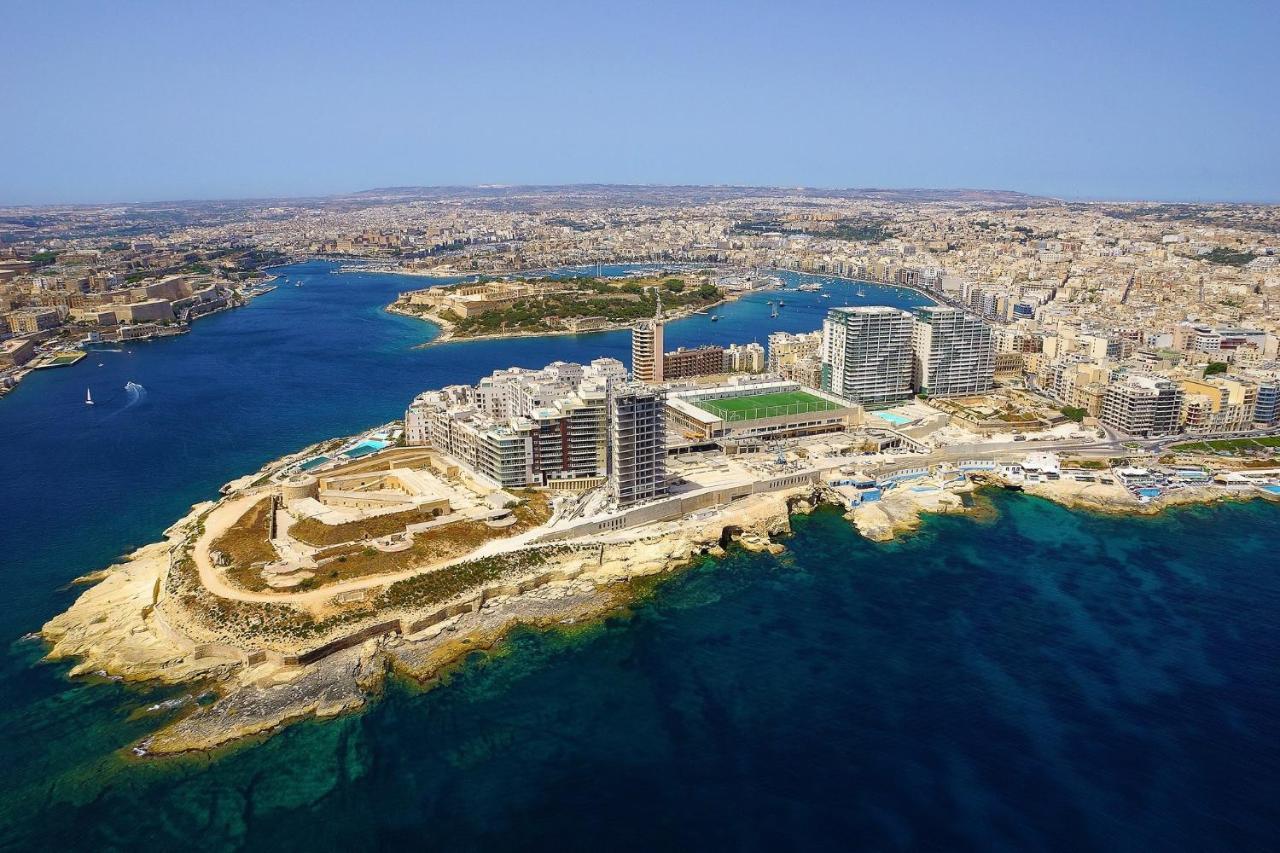 Marvellous Seafront Apartment Слима Екстериор снимка