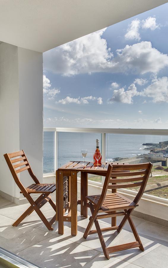 Marvellous Seafront Apartment Слима Екстериор снимка