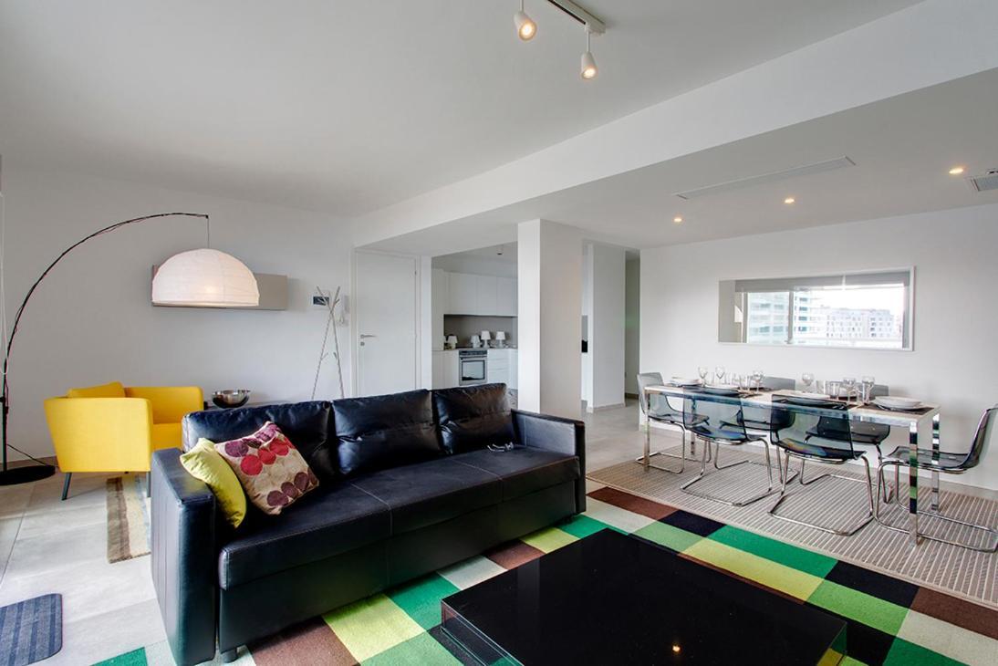 Marvellous Seafront Apartment Слима Екстериор снимка