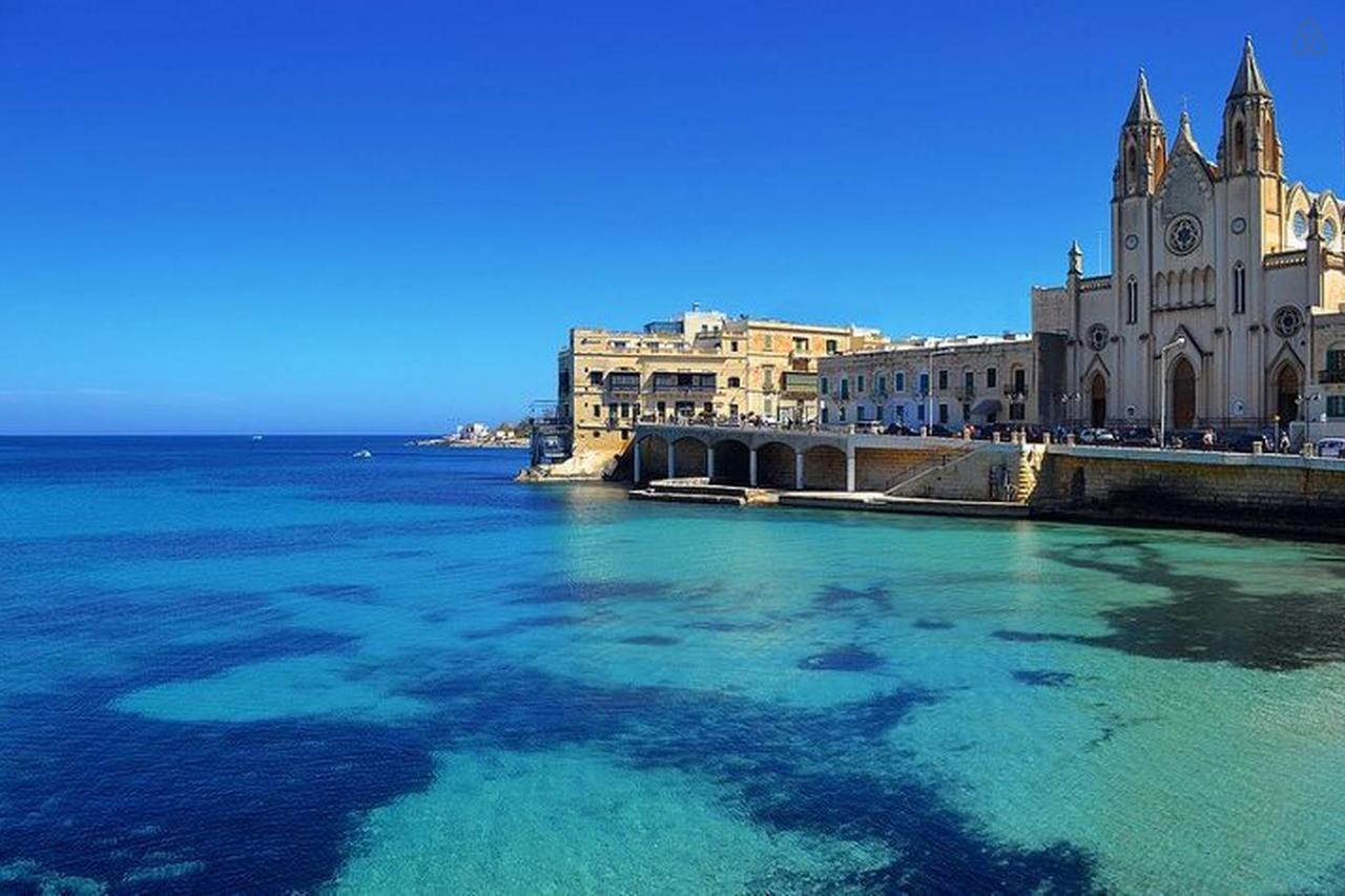 Marvellous Seafront Apartment Слима Екстериор снимка