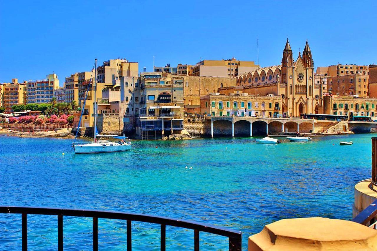 Marvellous Seafront Apartment Слима Екстериор снимка